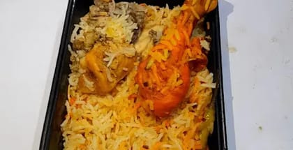 1 x Hyderabadi Chicken Biryani, 1 x Boondi Raita [300 Ml]