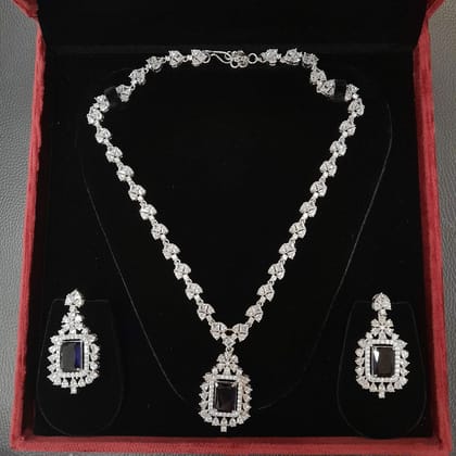 Jessica Ad Neckpiece-blue