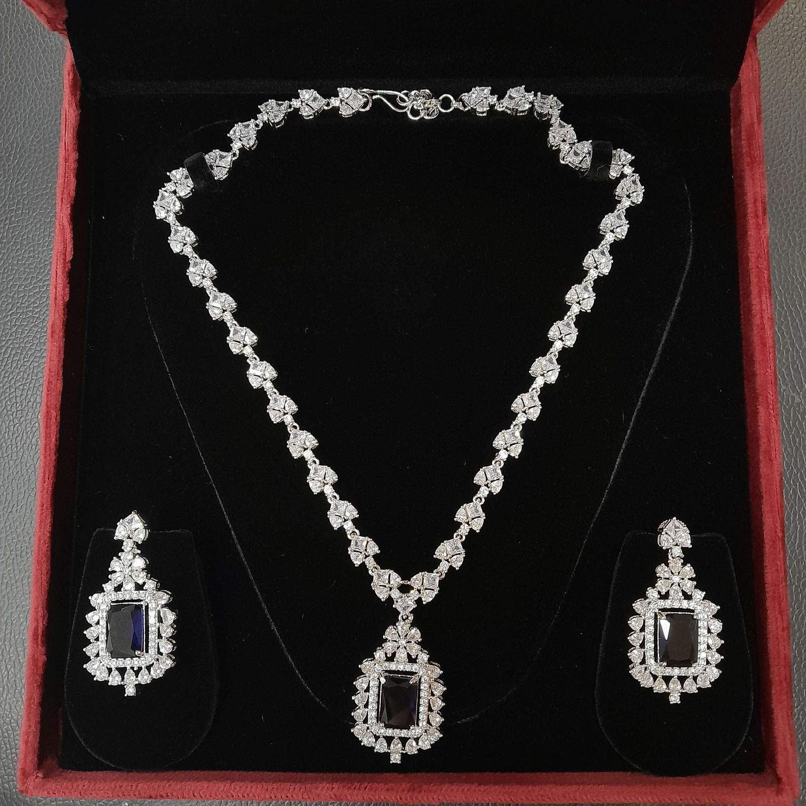 Jessica Ad Neckpiece-blue