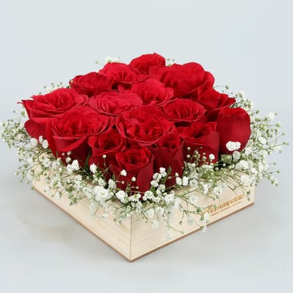 16 Red Roses Arrangement In Wooden Base For Valentine's Day Gift