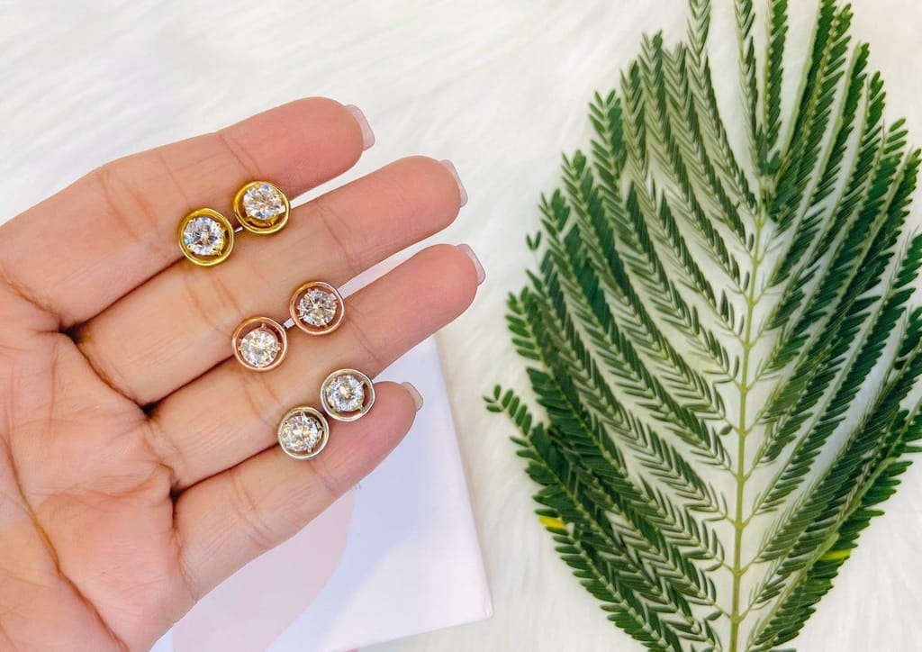 Gold Aureole Round Ear Studs