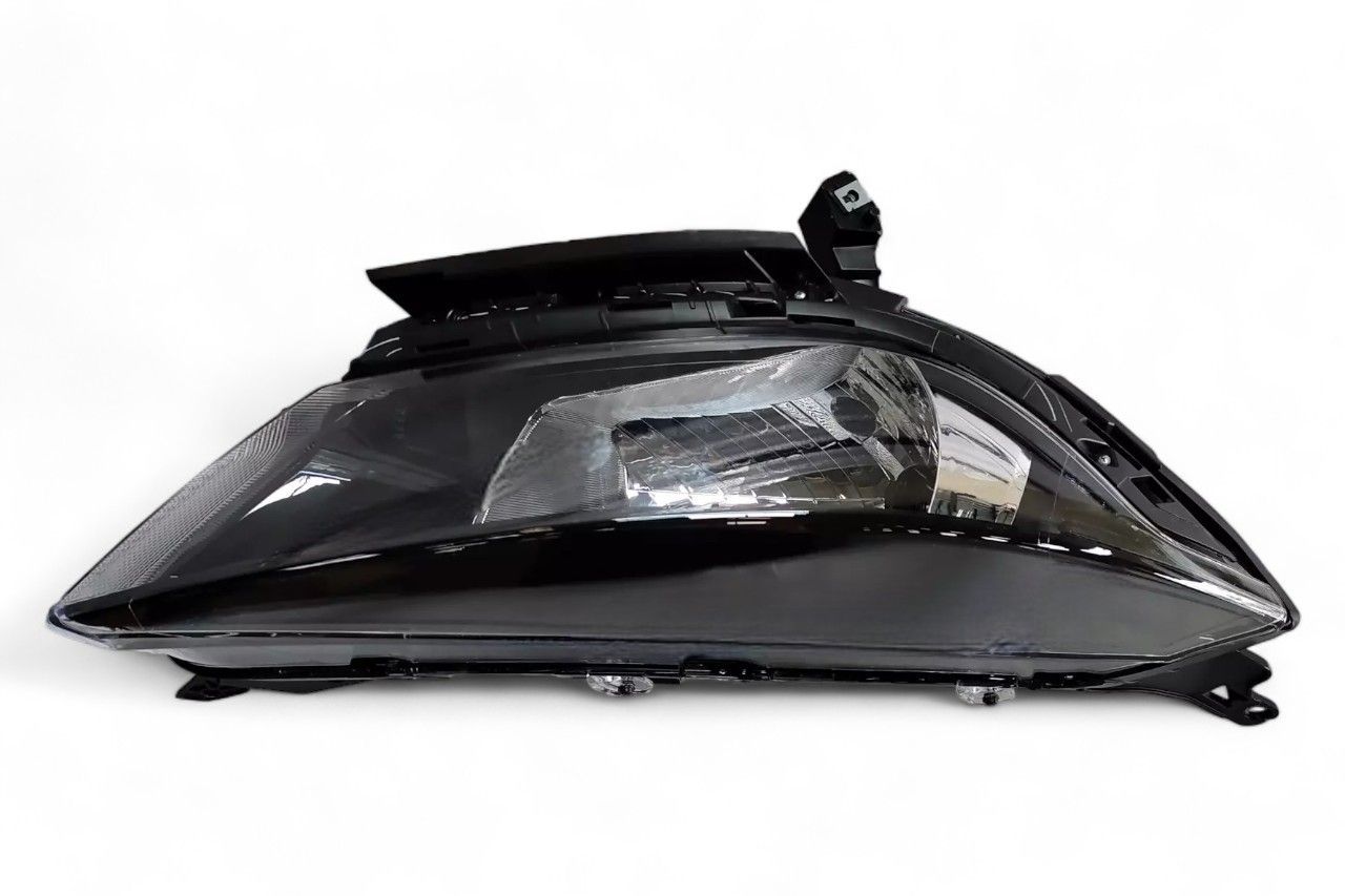 Lumax Head Lamp - RH AV983132