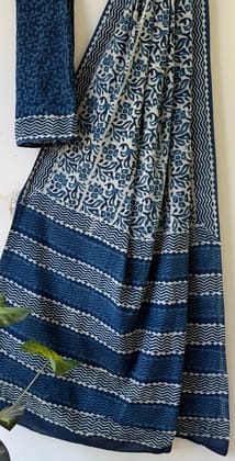 Hand block printed cotton mul saree with blouse.....Size 6.5 with blouseNatural dye n colourPure cotton (92*80)Pure hand ( without skrin chemical),