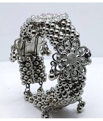 Samridhi DC Silver Bangle ( Pack of 1 )