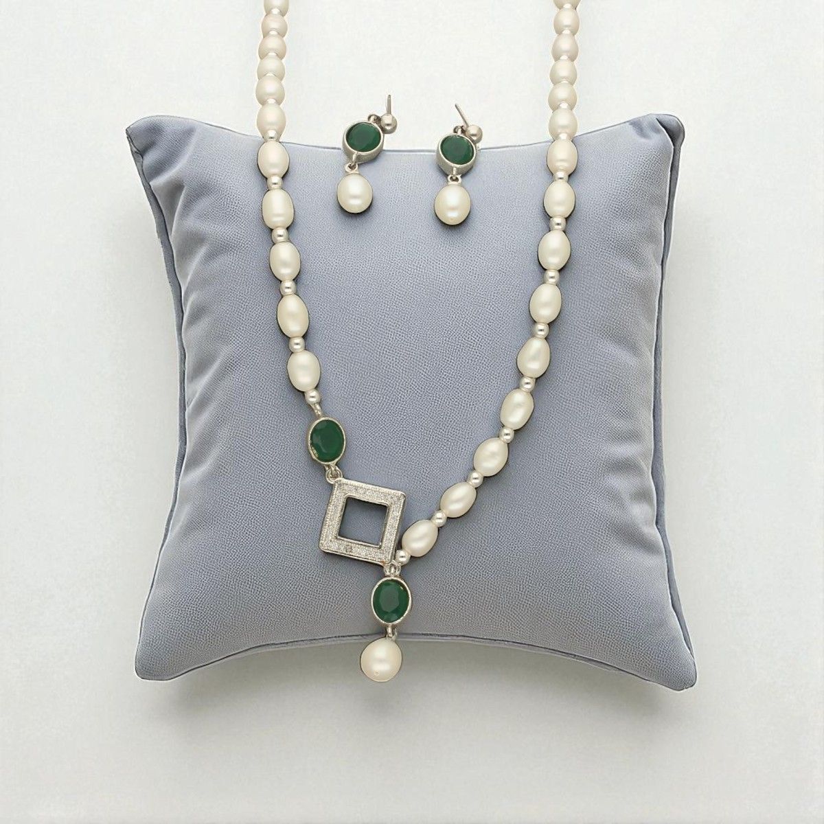 Versatile Pearl Necklace Set