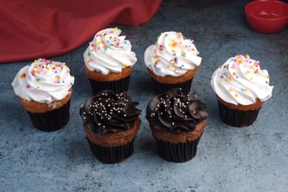 Offer buy 4 - get 2 free assortment cupcakes