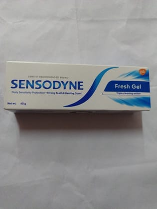 Sensodyne Fresh gel Triple cleaning action 