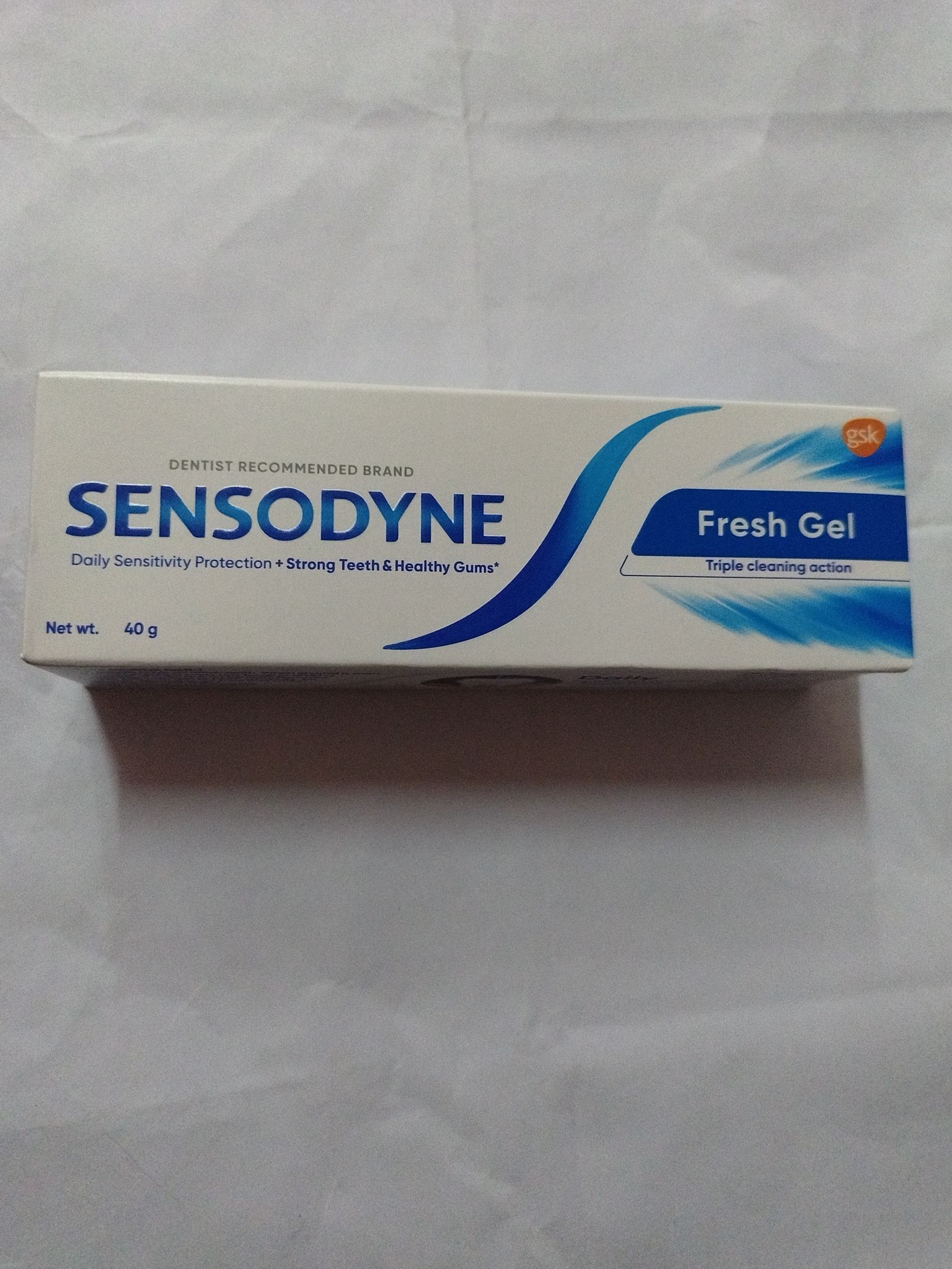 Sensodyne Fresh gel Triple cleaning action 