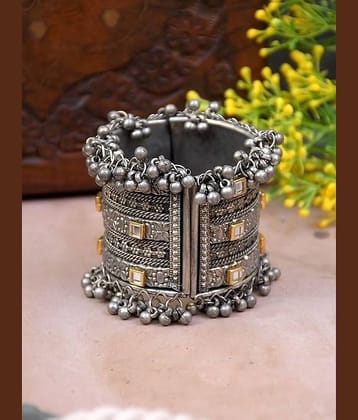 Samridhi DC Silver Cuff ( Pack of 1 )