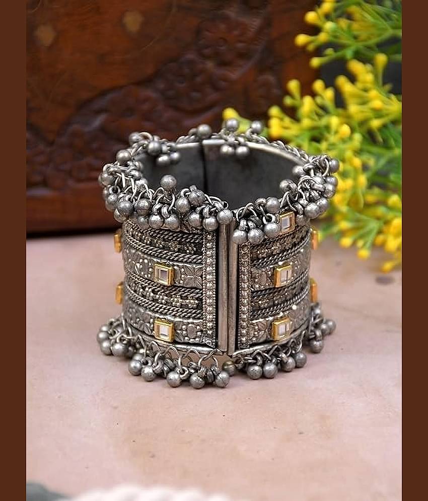 Samridhi DC Silver Cuff ( Pack of 1 )