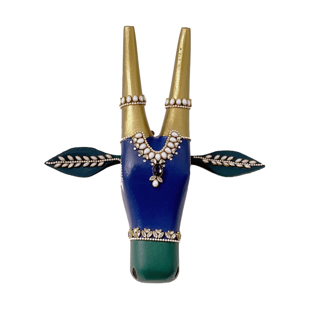 Handcrafted Mango Wood Cow Head - A Fusion of Tradition & Elegance"