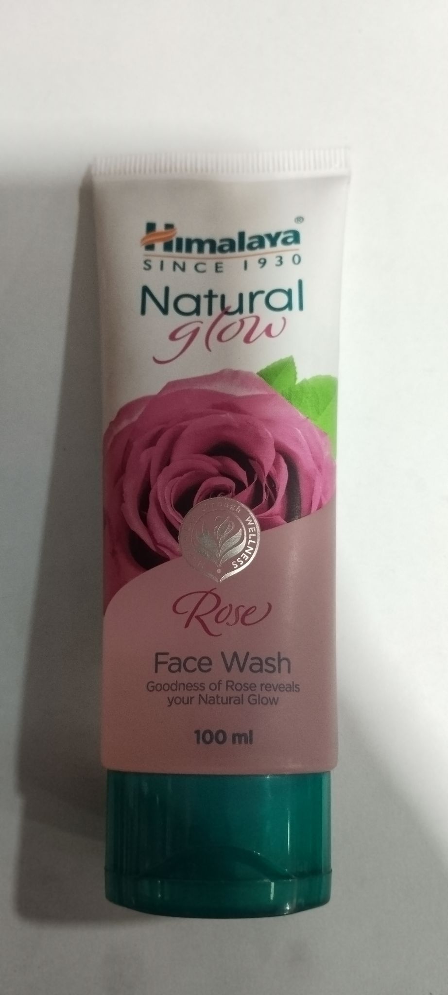 Himalaya Natural Glow Rose Face wash 