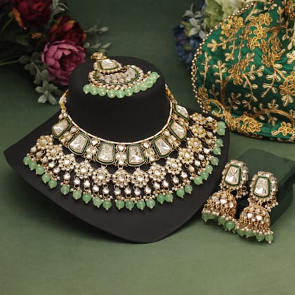 Parrot Green Color Kundan Necklace Set-Necklace Length: 20.00 CM x Width: 6.00 CM / Parrot Green / Alloy With Good Quality Gold Plated