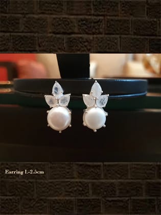 Sterling silver pearl cabushion and rainbow moonstone earrings(wt-9.865gm)