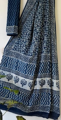 Hand block printed cotton mul saree with blouse.....Size 6.5 with blouseNatural dye n colourPure cotton (92*80)Pure hand ( without skrin chemical)..