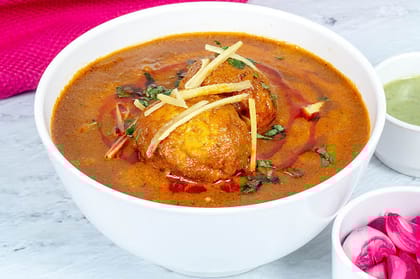 Egg Curry With 3 Roti