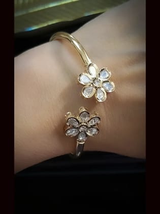 Adjustable kundan design sleek kada(fits to 2'6 and 2'8 size)