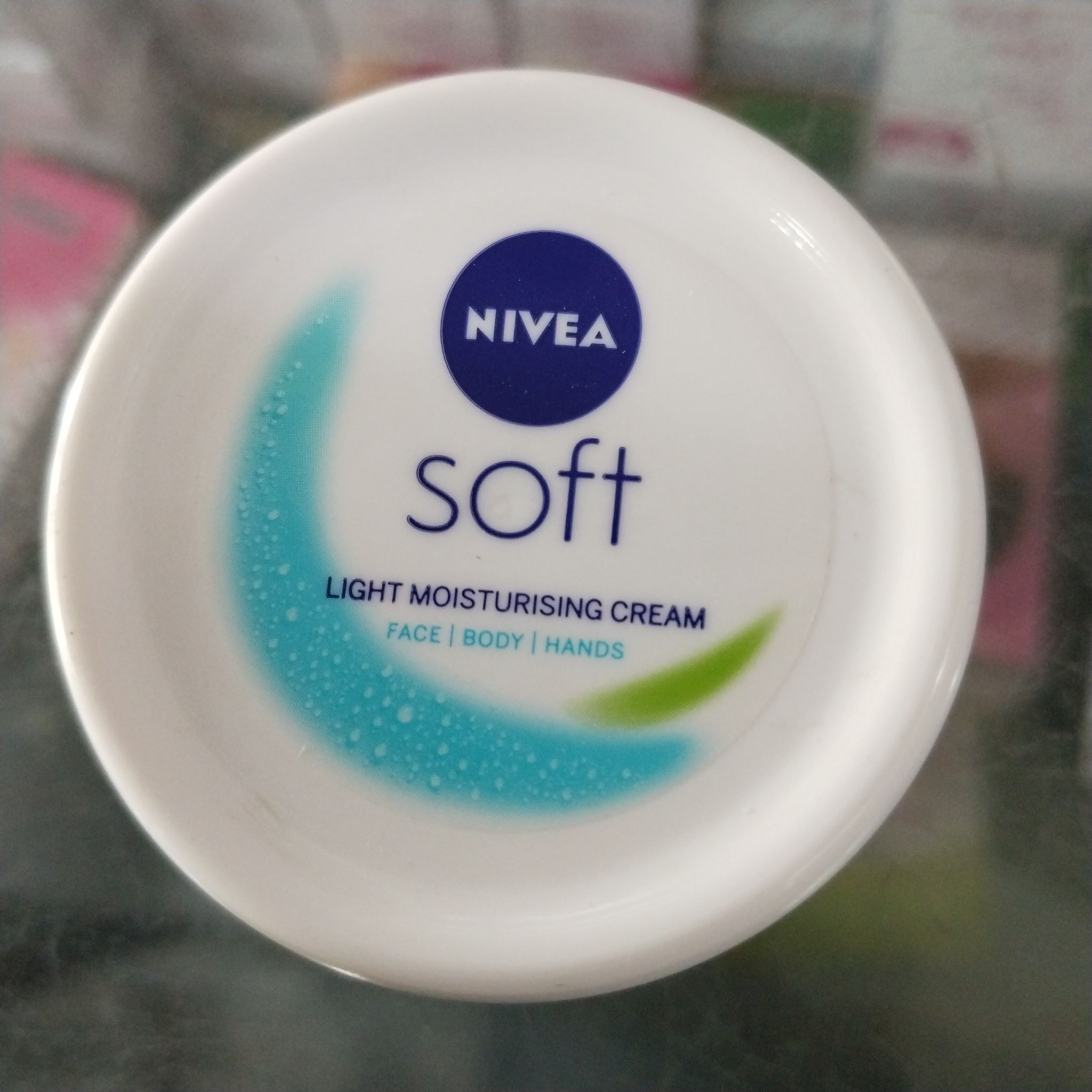 Nivea soft light moisturising cream 