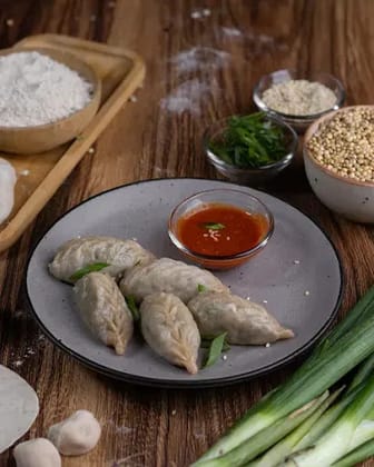 Veg Steamed Jowar Momos [8 Pieces]