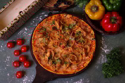 Chicken tikka pizza