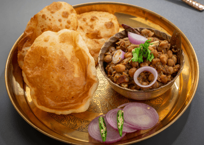 Butter chicken bhature