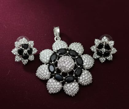 Pendant with earrings Pendant with earrings