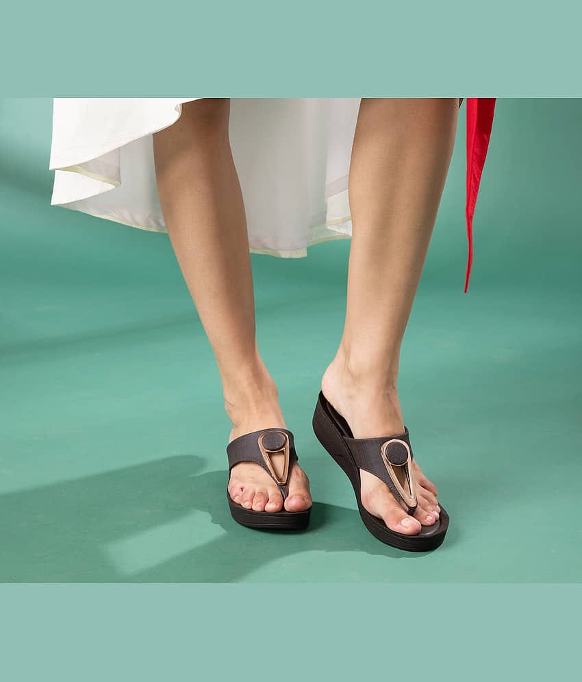 Aerowalk Black Women's Flip Flop