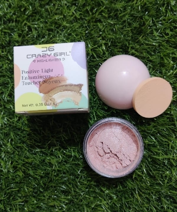 Powder Highlighter Positive Light Enlumineur Toucher Soyeux Silky Smooth Glides Shade No. 02