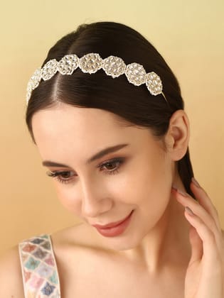 Priyaasi Floral Shape Kundan Pearl Hair Band Priyaasi Floral Shape Kundan Pearl Hair Band - Onesize / white / Brass