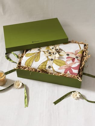 Moringa Bedsheet Set Gift Box (Pink)