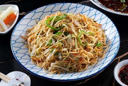 Wok Tossed Hakka Noodles Veg (Mc)