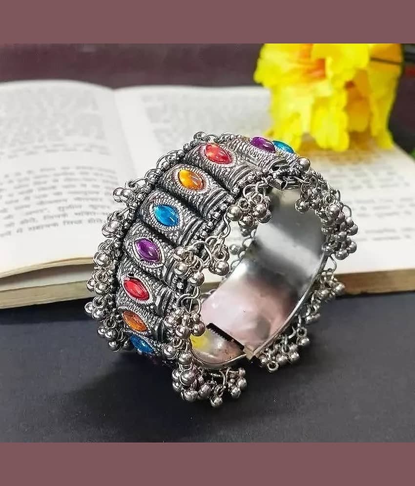 Samridhi DC Silver Bangle ( Pack of 1 )