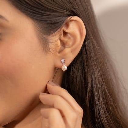 Lisa Pearl Earring