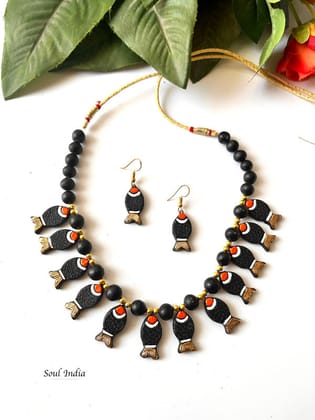 HandmadeTerracotta Necklace Set With Earrings- Black