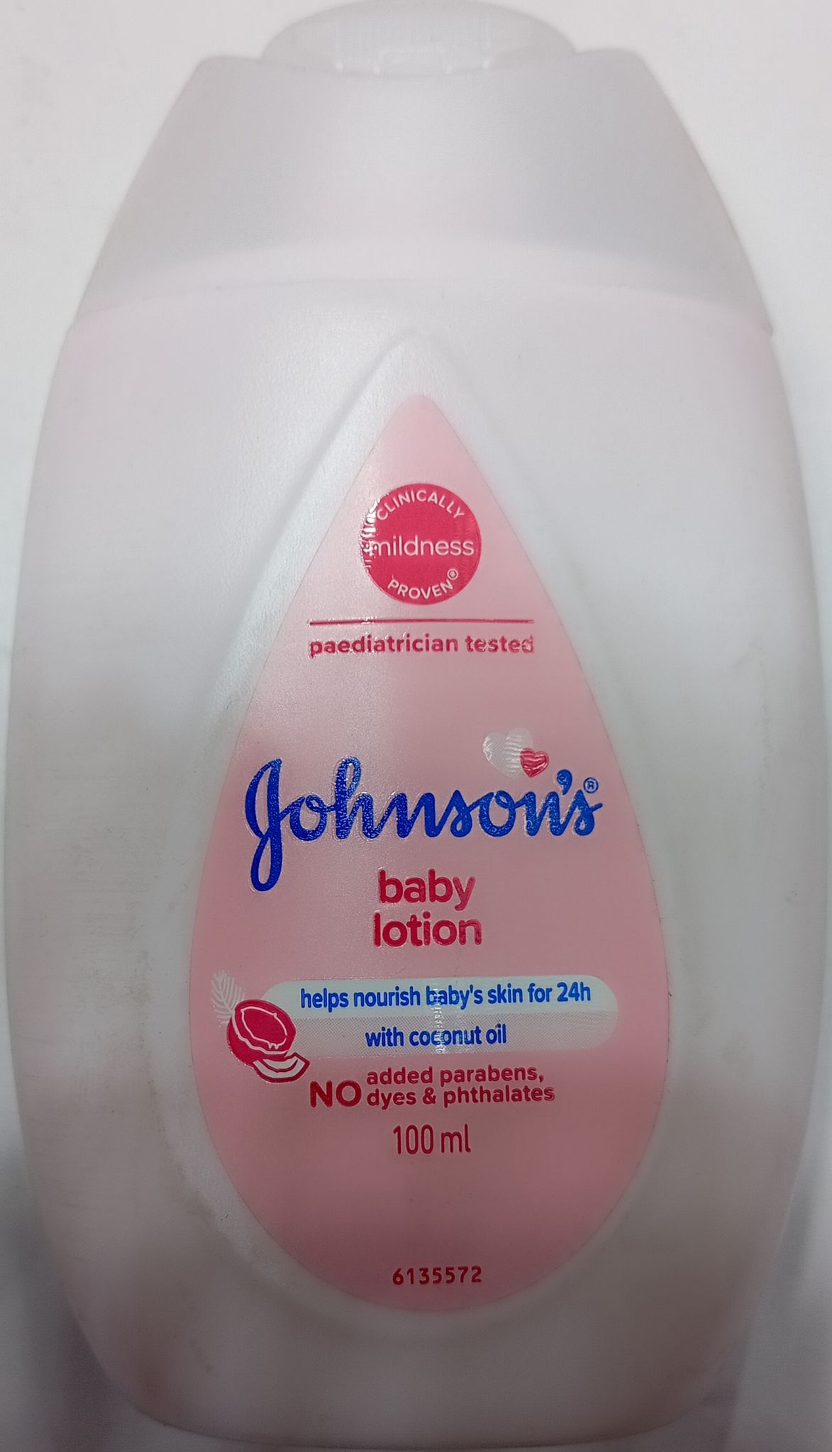 Johnson baby lotion helps nourish baby skin for 24H with coconut oil 100 ml