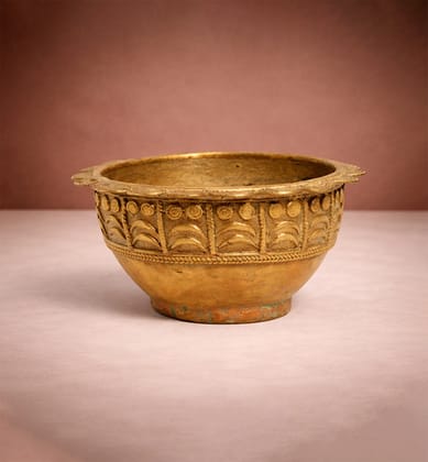Handcrafted Sunflower Brass Urli Bowl – Decorative Floral Metal Centerpiece