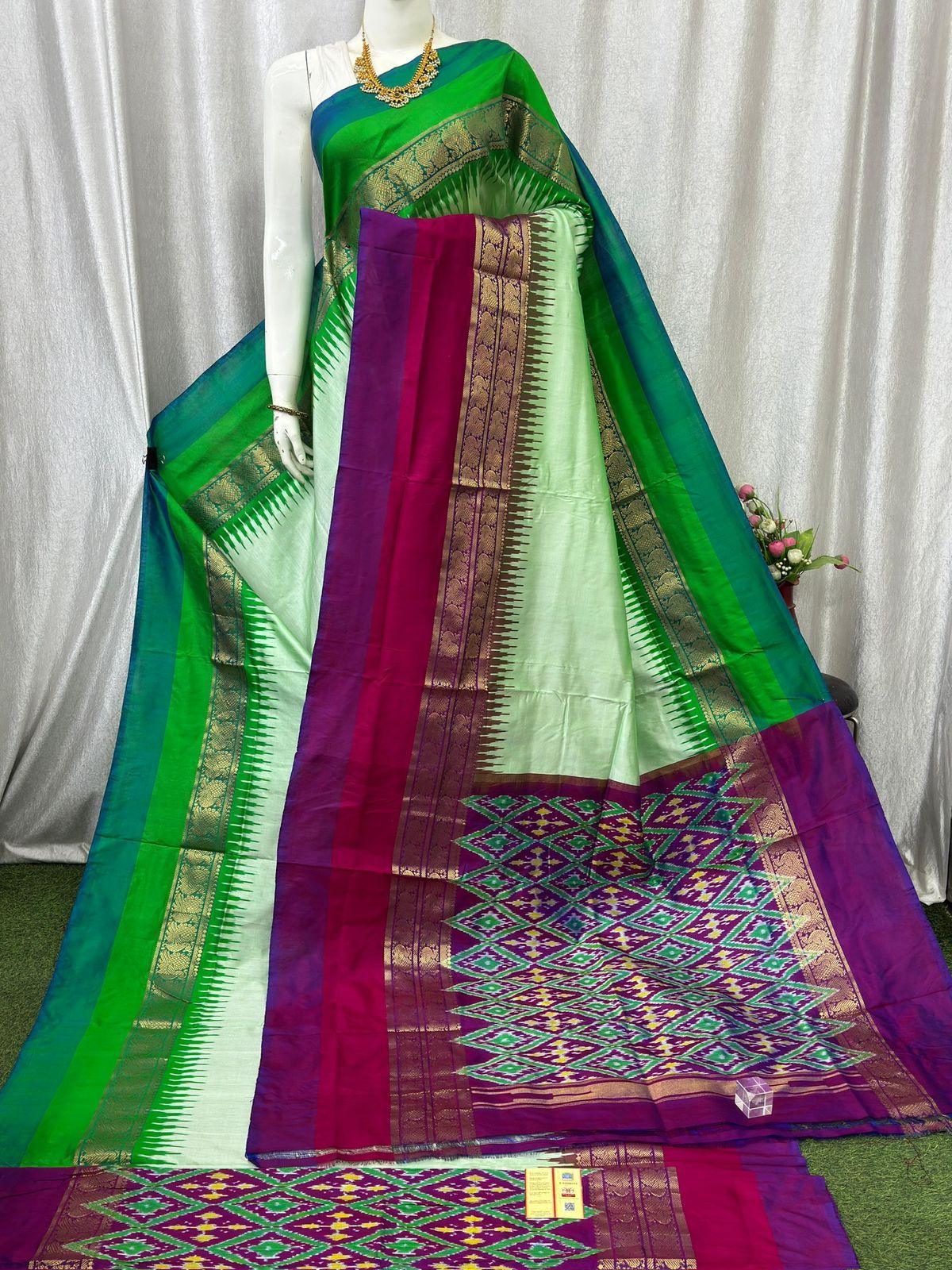 Pure Pochampally Ikkat Silk Kanchi Border Sari Online