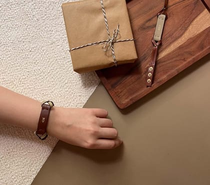 ENCLASP RAKHI-MAROON