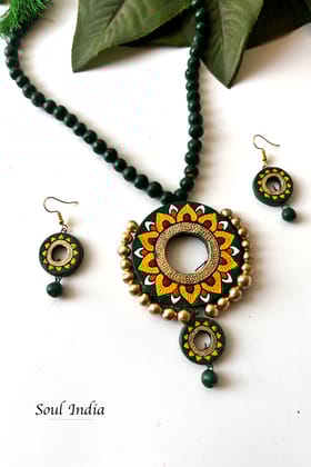 Handmade Terracotta Pendant Necklace Set- Maroon