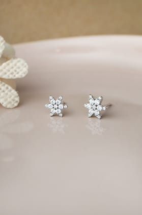 Shinning Daisy Flower Sterling Silver Stud Earrings-Silver