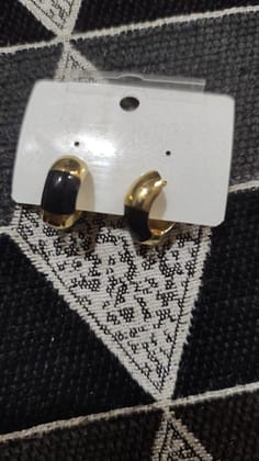Earring.