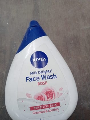 Nivea Milk delights Face wash Rose 
