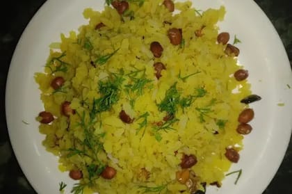 Veg Spicy Poha With Adrak Tea