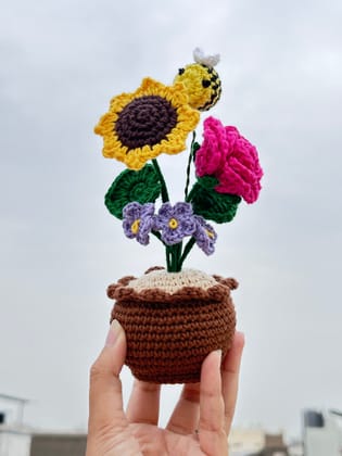 Crochet forever flowers pot