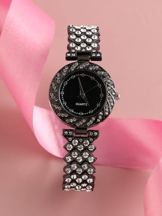 Embellished Chain Round Watch-Watches