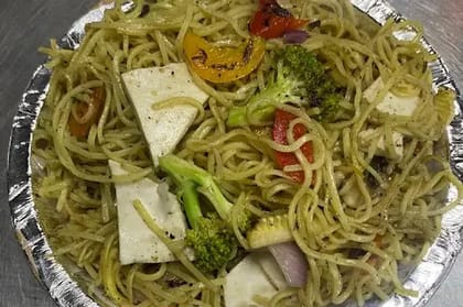 Veg Hakka Noodles