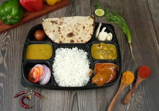 Chalo Khaane