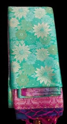 Elegant Green Saree with Matching Blouse Set