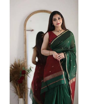 fab woven Art Silk Woven Design Banarasi saree With Unstitched Blouse Piece ( Maroon )