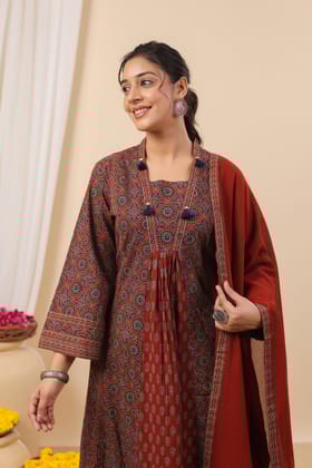 Kilf Meher Madder Red Kurta Pant And Dupatta Set-M / Maroon / Maroon